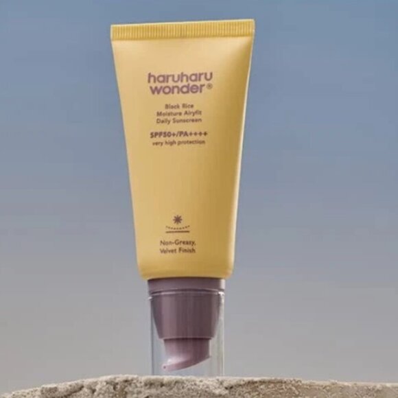 Haruharu Wonder Black Rice Moisture Airyfit Daily Sunscreen 50ml (1.69fl.oz) - Picture 4 of 4